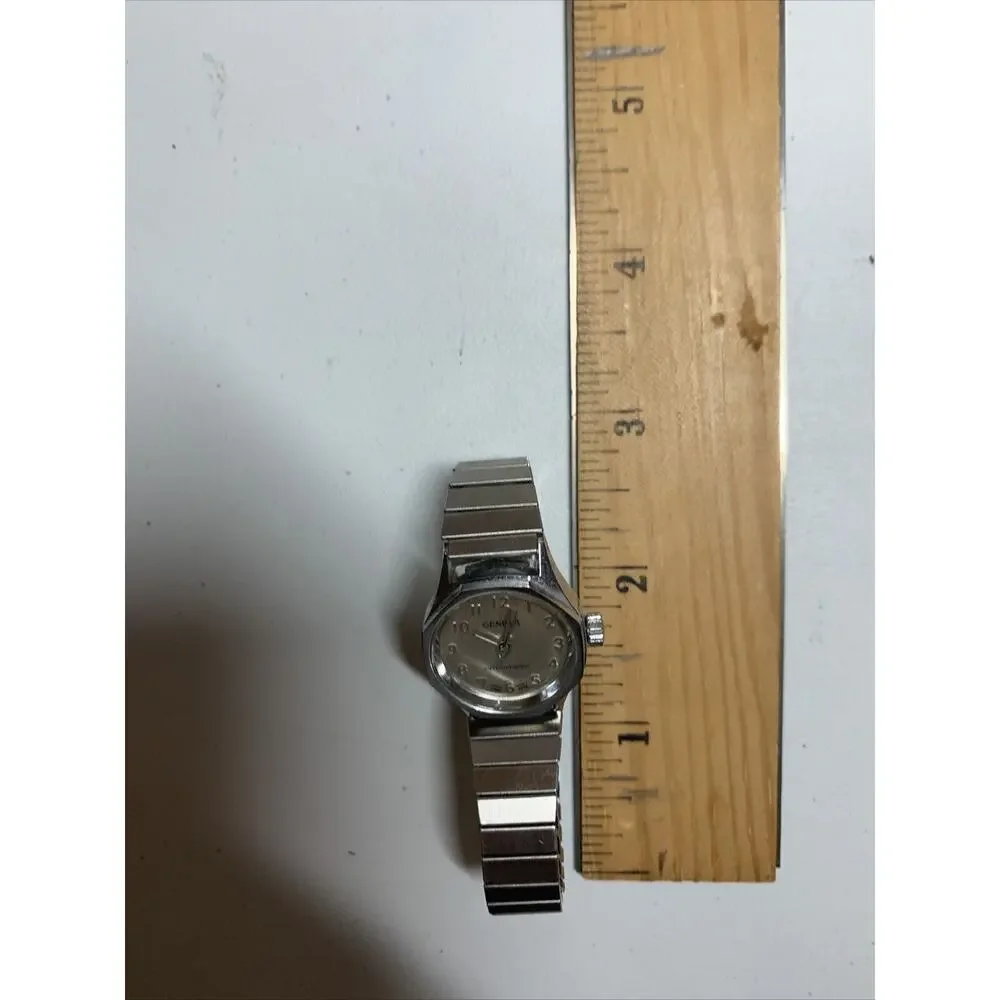 Vintage Womens Round Geneva Stretch Band Watch Silver Tone Stainless Steel